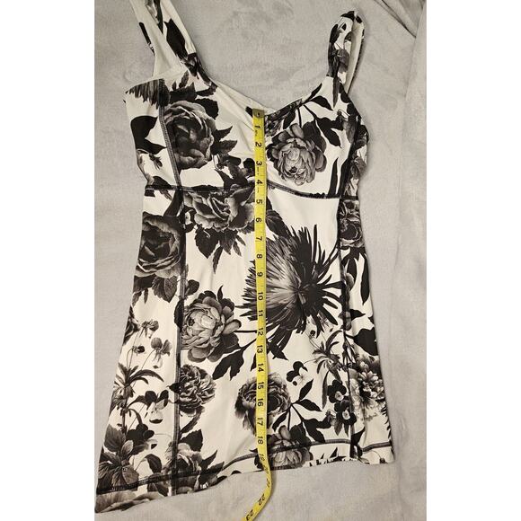 Lululemon Aria Tank II Brisk Bloom Black White Size 4 Yoga - Picture 5 of 7